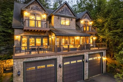 Luxury Lakeview Retreat, Game Room, Winni