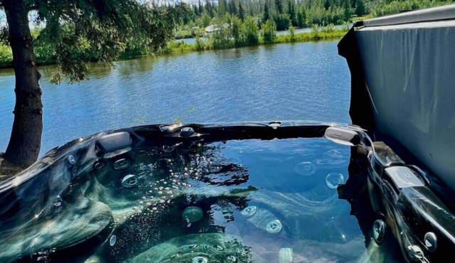 Luxury Riverside Chena River House North Suite with Hot Tub