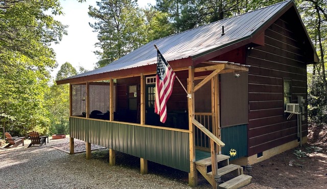 Misty Mountain Misty Mountain Cabin Slps5 1Q, 1 Sleeper, 1 Single