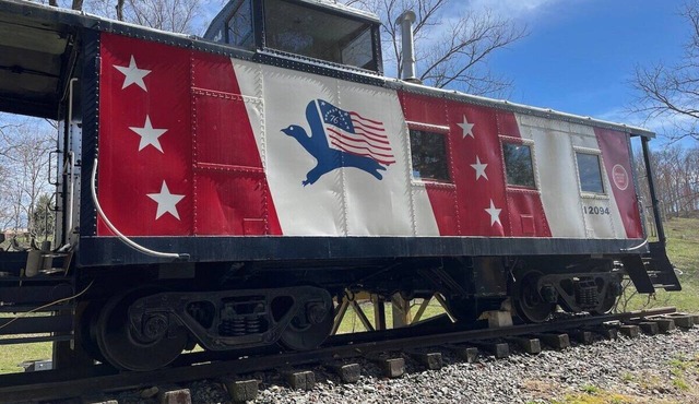 Mo-Pac Couples Caboose: see bison out in front! in Clyde