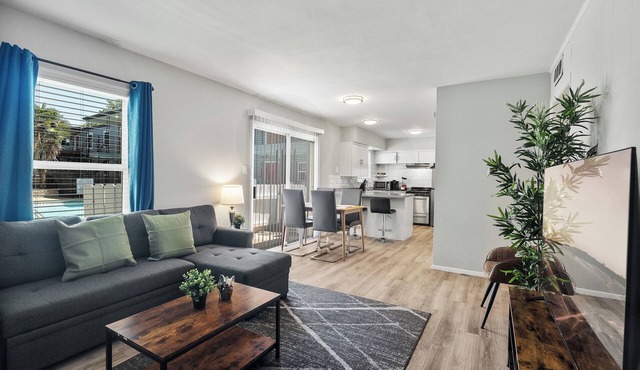 Modern 2BR Near UT | Hyde Park | Evonify 3136