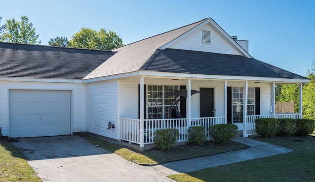 Modern 3BA w/Stunning Amenities