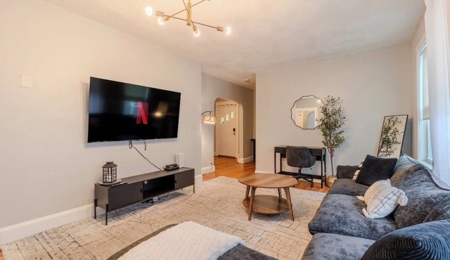 Modern 3BD/2BA Near Boston, Bright & Luxury