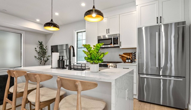 Modern 5BD3B in Boston Steps to Convention Center