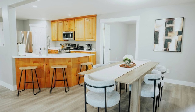 Modern 5BR Getaway Sleeps Large Groups Near Ski & City