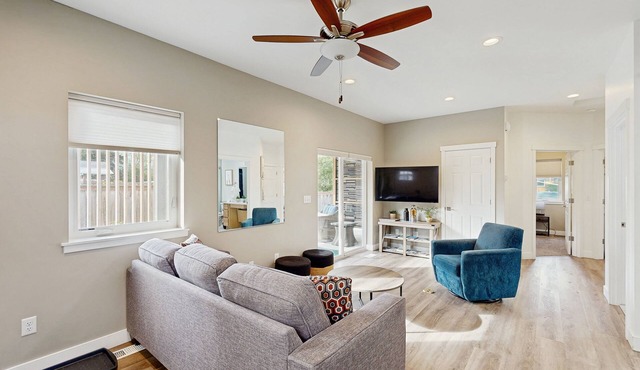Modern & Accessible 4BR Retreat in Downtown Anchorage - dog friendly