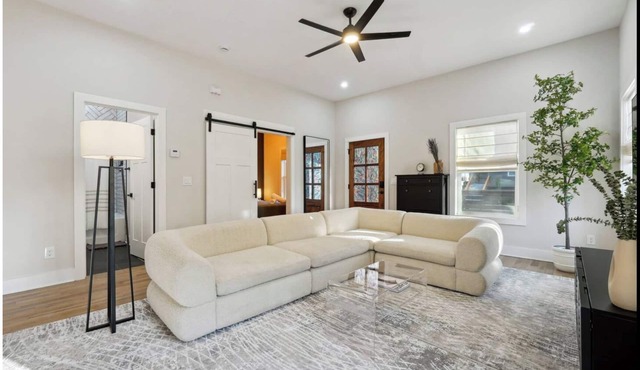 Modern ATL Luxury-Sleeps 12-Free Parking-Game Room