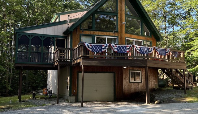 Modern cabin with Central AC in Moultonborough, access to Lake Winnipesaukee.