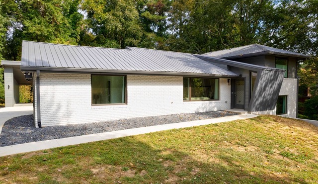 Modern Comfort near Gateway Sandy Springs, North Buckhead and Chastain Park