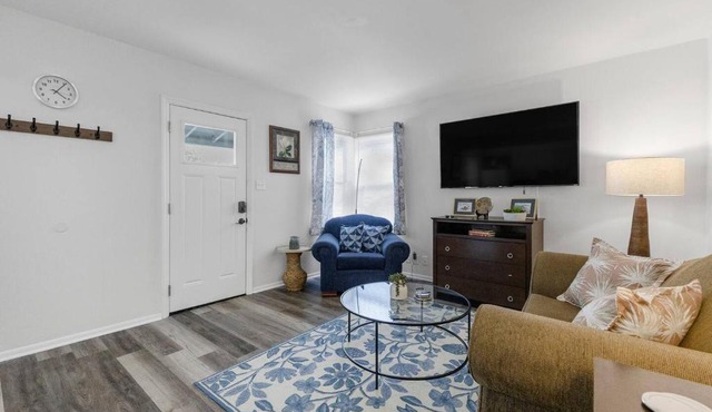 Modern Garden 1BR | Laundry + Pets OK | Quiet