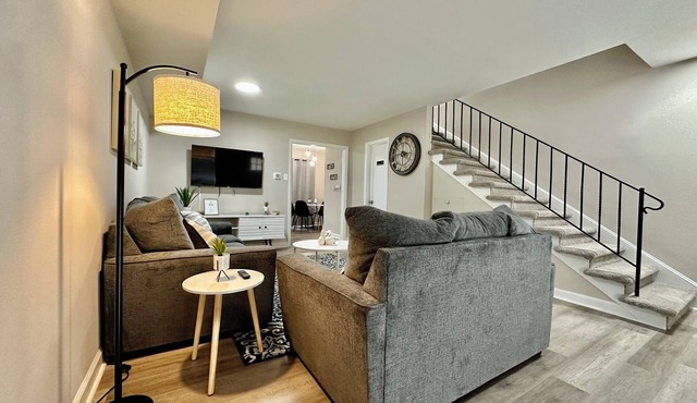 Modern Townhome w/Balcony Walk to FUSE Stadium