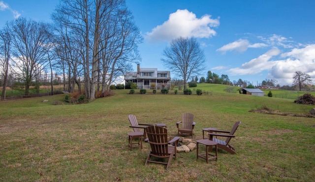 Mountain River Getaway | Steps Away from the Pristine New River | Dogs Welcome