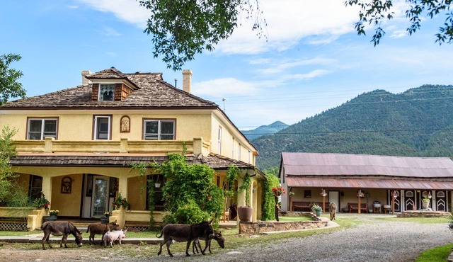 Mountain-View Adobe on Apple Orchard | Walk to Dining & Waterfall Trail