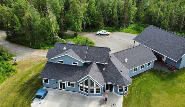 Mountain-View Retreat: Pond, Kayaks, Fire Pit, Hot Tub – Palmer, Alaska