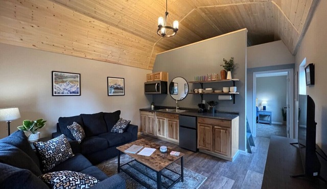 Mt. Marathon Cozy cabin 3 of 3 brand new build