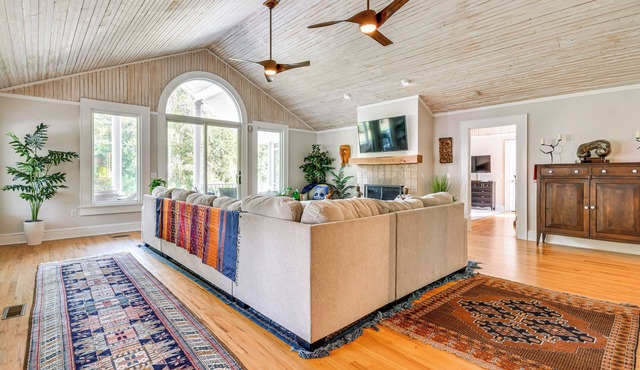 Mtn Views, Deck, Porches & Patio: Asheville Escape