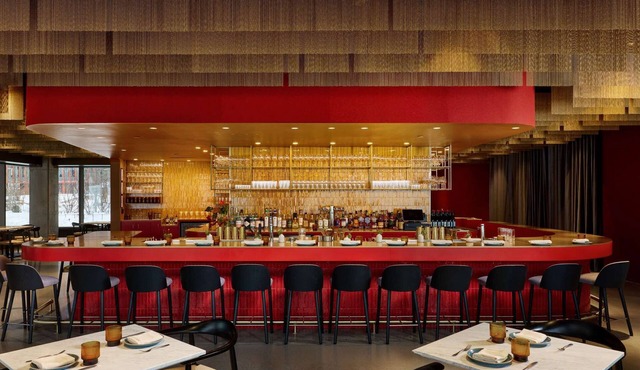 Near Cambridge | Restaurant. Gym + On-Site Bar