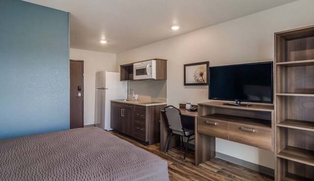 Near Frankie’s Fun Park – Just 6 Km Away! 2 Units with Kitchen, Pets Are Welcome