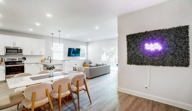 New 4BR Home Near Uptown CLT + Sleeps 12 + Garage