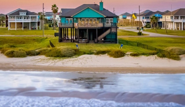 NEW! Beachfront! Panorama 4/3 Sleeps 14 Awesome