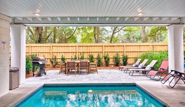 New Luxury Home, Heated Pool, Walk to the Beach, Elevator, Views