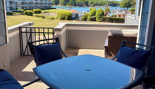 Newly Avail. Lakefront 1st Floor Condo Located on Davidson Penninsula. Pets ok