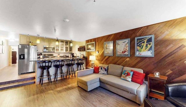 North 409 | Ski-In/Out | Vintage Ski Decor