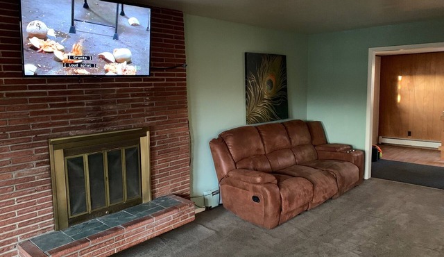 nothing special but cozy, 2 bedroom, sleeps 6