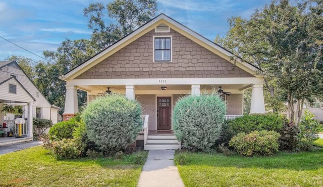 Oakdale · The Southern Peach- 3BR Home for Your Next Getaway