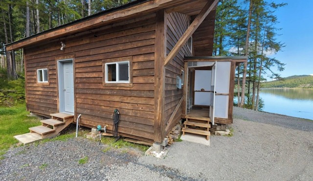 Ocean front 2-bedroom cabin in Whale Pass with strong WiFi