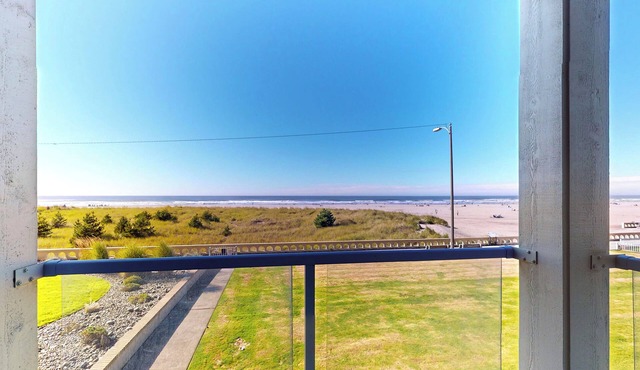 OCEAN FRONT: F5 - REFRESH: Seaside Vacation Homes, Inc Managed in Seaside