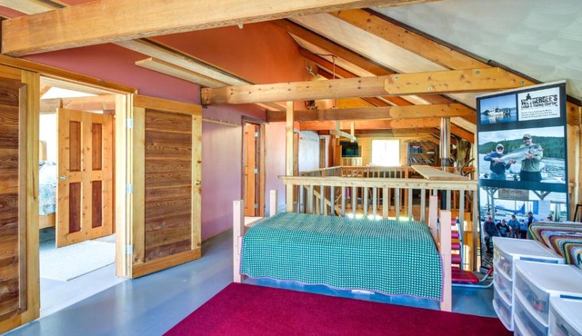 Ocean Front & Private Beach! Coffman Cove Lodge