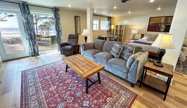 Ocean Front Studio, Heron at Oregon House, Stairs to the Beach! in Yachats