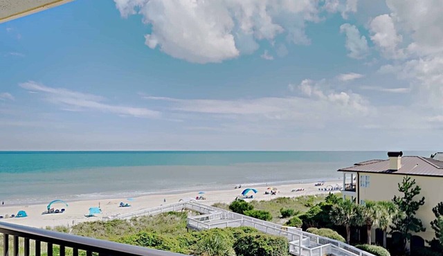 Oceanfront Beach View, Large Pool, Updated!