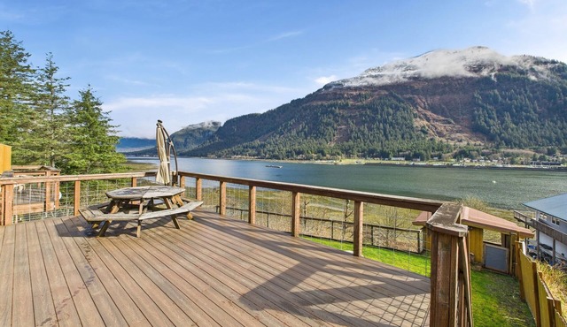 Oceanfront Fire Pit, Decks, Large Yard, Views!