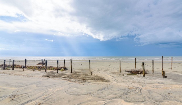 Oceanfront Home - Steps to Bermuda Beach!