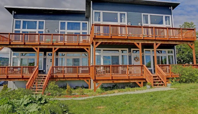 Oceanfront Luxury Apartment Overlooking Kachemak Bay and Homer Spit!