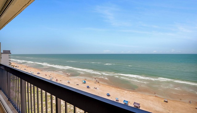 Oceanfront Paradise, 10th Floor Views, Pool Table, No-Drive Beach, 3-bed 3-bath in Ormond Beach