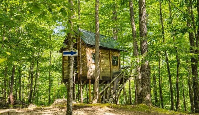 Off-Grid Treehouse! White Mountain National Forest in Stoneham