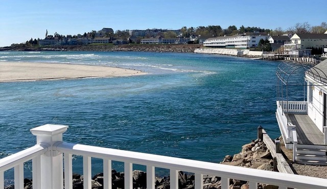 Ogunquit ocean front 1BR/1BA with deck, short walk to beach + center of town