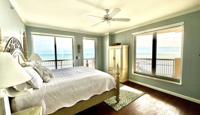On the Beach! Oceanfront Luxury 4 Bedroom in Margate Tower Panoramic Views!