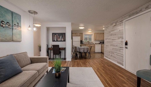 On the Creek Anchorage 2BR Hideaway Condo