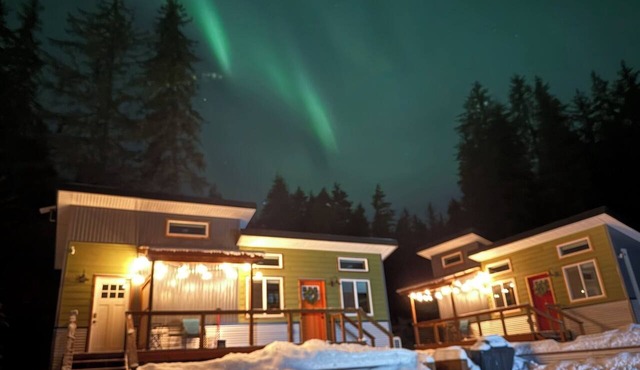 Orange Poppy, Modern Tiny House in Seward - 8 Min to Harbor & Tours