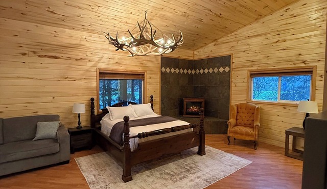 Peaceful 2 Bedroom 2 Bath Bear Creek Family Retreat with River Views. Sleeps 8.