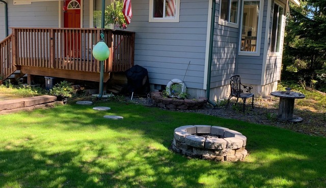 Peaceful & Private House w/cozy loft, close to beach w/self checkin 🌲