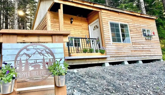 Pepper Tree Cottage - Breakfast Included