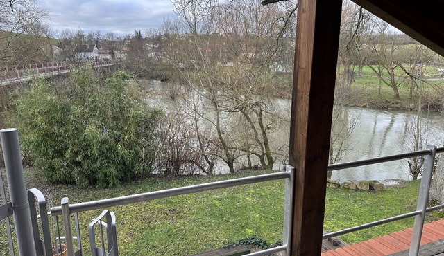 Perched studio apartment with a terrace overlooking the river—nature and tranquility near Nancy in Pulligny