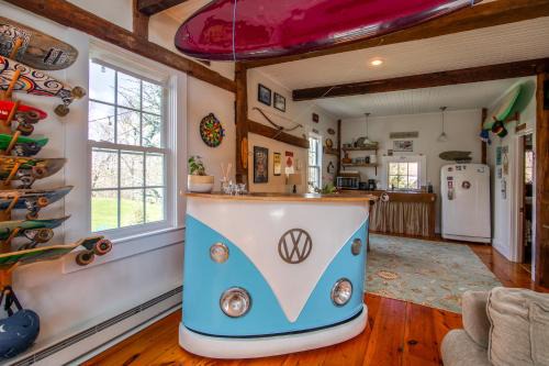 Ping-Pong & Fire Pit! Renovated Marshfield Cottage in Marshfield