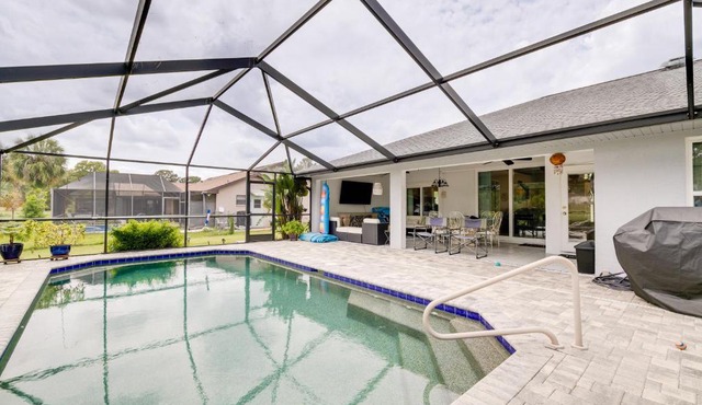 Pool, Grill & Golf Course Views: Spring Hill Stay!