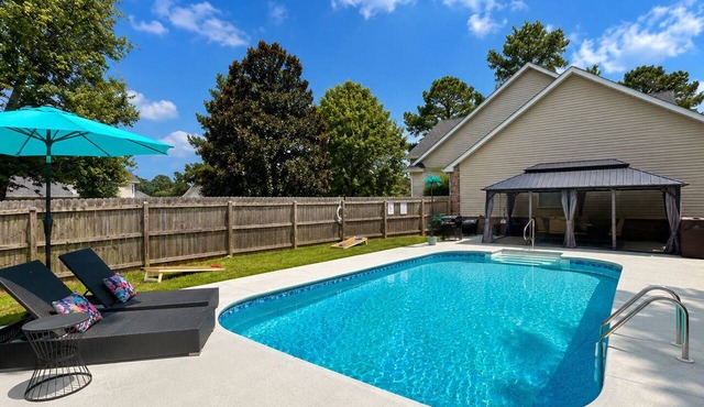 Pool | Large 5BR | Centrally Located